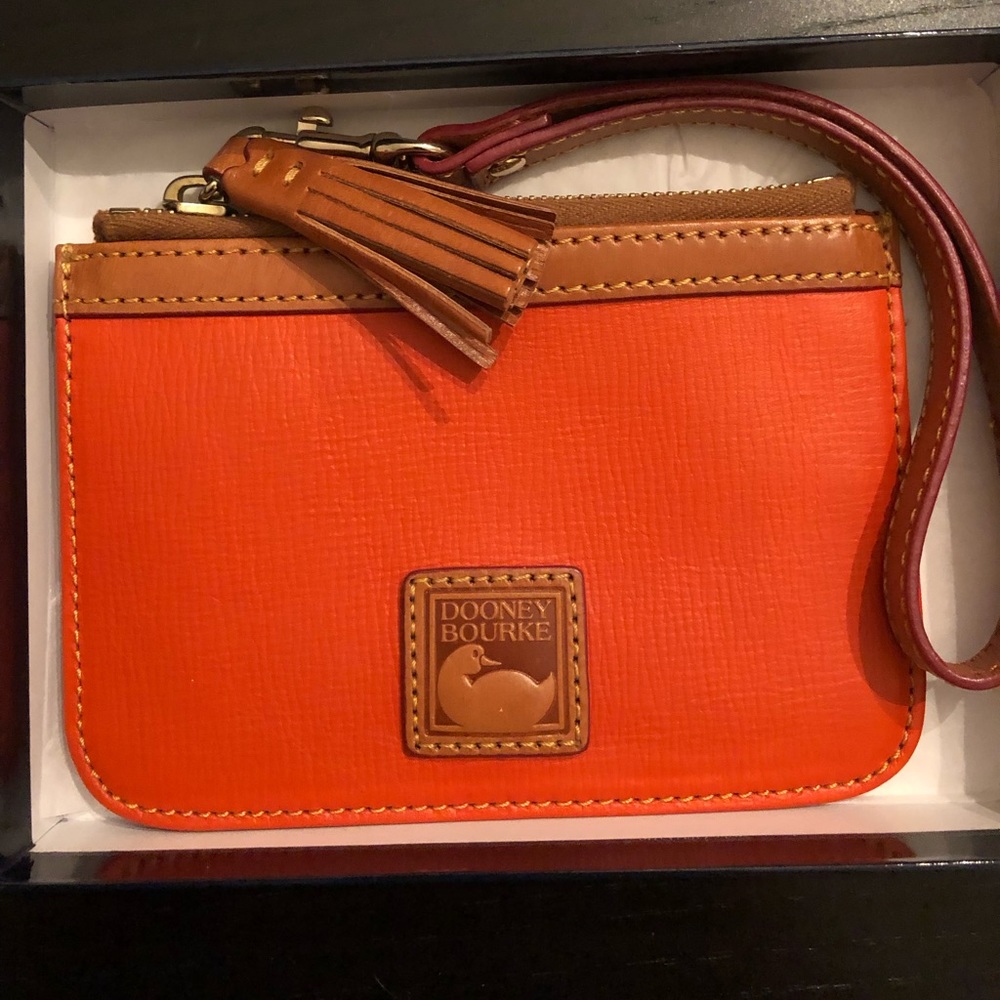 🔥Final Price! Dooney and Bourke Wristlet/Wallet